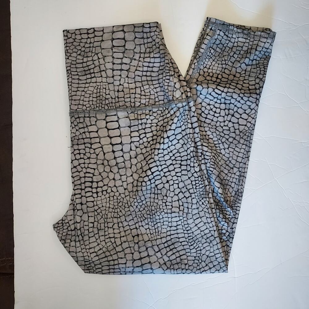 Evolution & Creation Gray Snake Skin Print Athletic Pants Size M